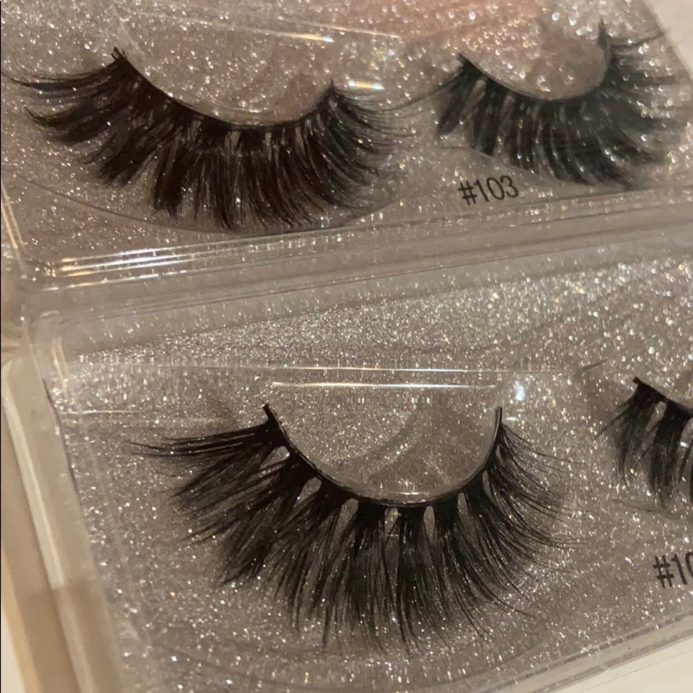 LASHES - Picture 2 of 2